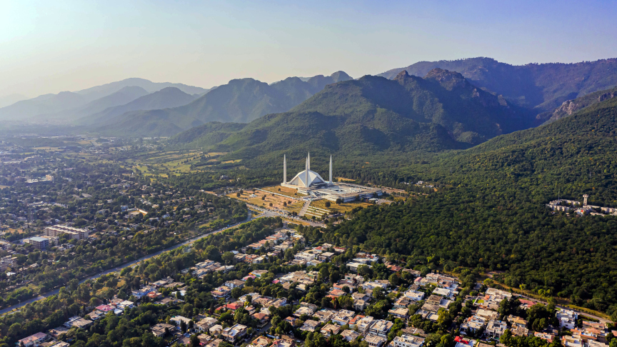 View of the Shah Faisal Mosque in Islamabad at the foot of the Margalla Hills.